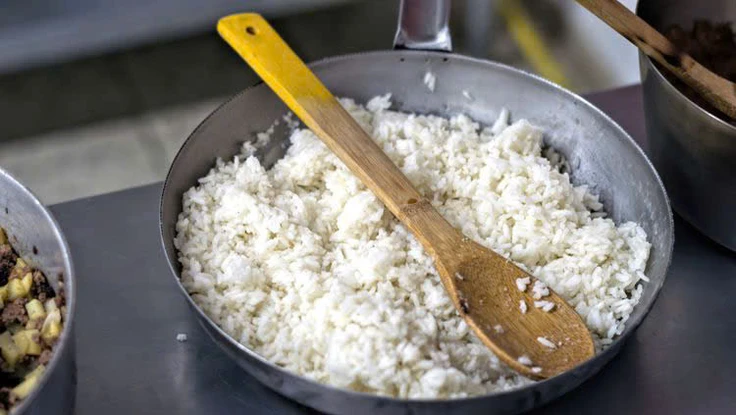Muốn ăn cơm nguội không lo đau bụng, nắm vững quy tắc làm nguội và cất trữ này