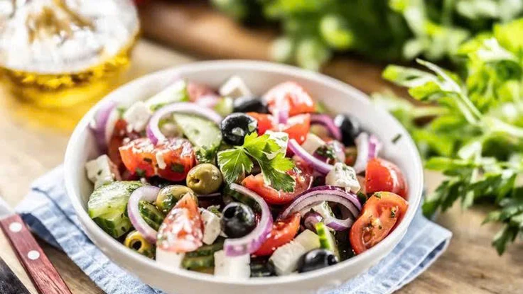 Ăn salad trộn thêm gì để no lâu? 7 loại topping giàu protein