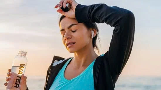 Công thức thức uống từ hạt húng quế giúp bù nước cực nhanh mùa hè