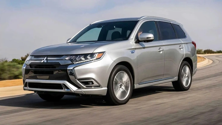 Mitsubishi triệu hồi 108.000 xe Outlander do lỗi cửa sau