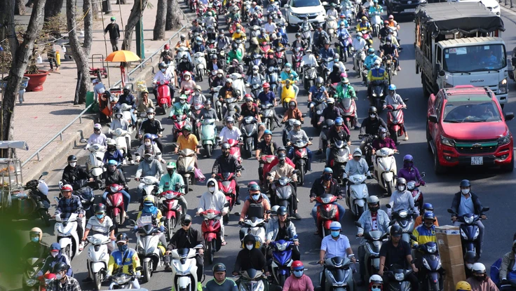 Cận Tết, 1 số tuyến đường cửa ngõ ở TP.HCM tấp nập phương tiện