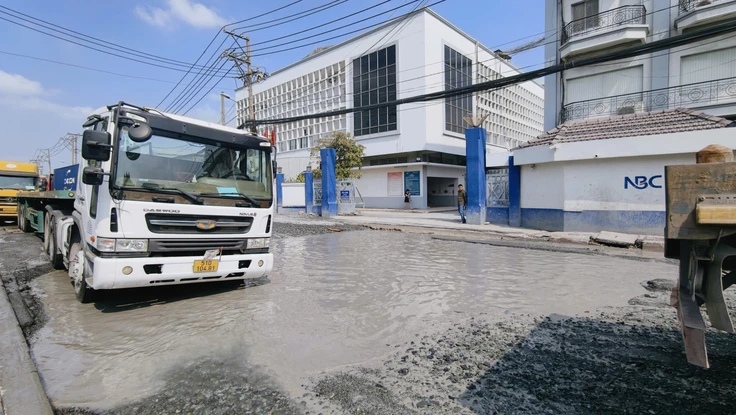 Đường Bến Nghé đầy rẫy ổ voi, phường Tân Thuận lên kế hoạch sửa chữa ngay