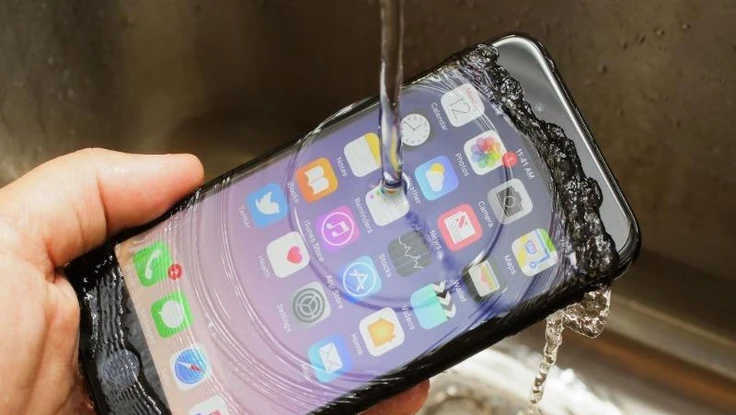 Vì sao dân Thổ Nhĩ Kỳ lại đập phá iPhone? 