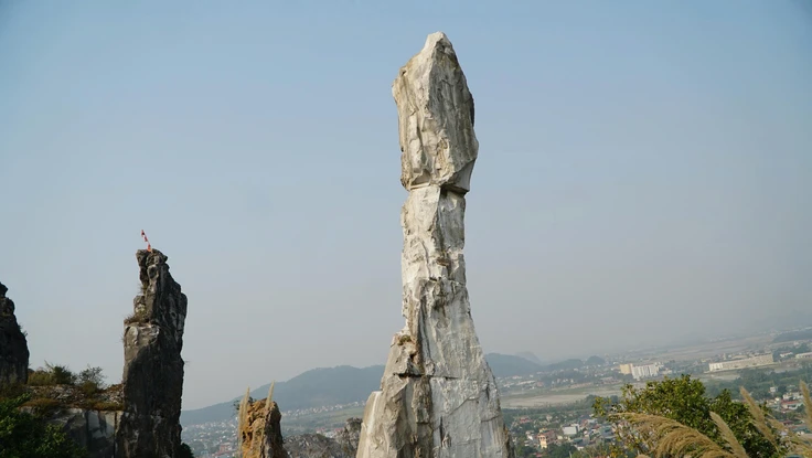 Cận cảnh hòn Vọng Phu ở Thanh Hóa sau khi được đầu tư 17 tỉ đồng