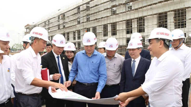 Chủ tịch Thanh Hóa kiểm tra siêu dự án gốm sứ 220 triệu USD của Tập đoàn Hoa Liên