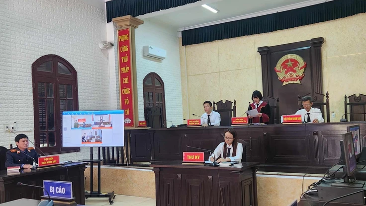 Vừa ra tù lại 'ngựa quen đường cũ', nữ bị cáo ngất lịm khi nghe tòa tuyên án