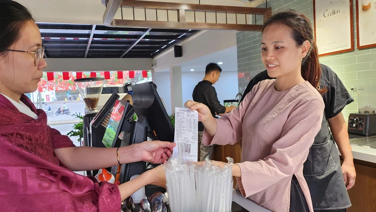 Bán ly cà phê, tô phở 50.000 đồng phải xuất hóa đơn: Đã sát thực tế?