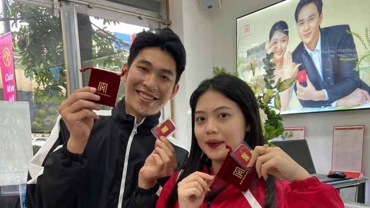 GenZ lựa chọn tích lũy với bộ thẻ vàng 0,1 chỉ độc lạ