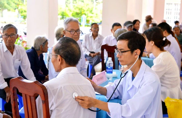 Từ 2026, người cao tuổi được khám sức khỏe định kỳ miễn phí ít nhất 1 lần/năm