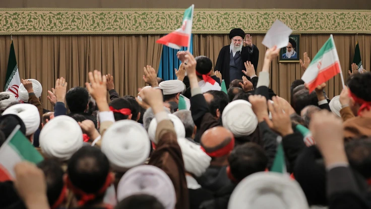 Lãnh tụ tối cao Iran Khamenei đáp trả Tổng thống Trump: Hãy lo quản lý Mỹ