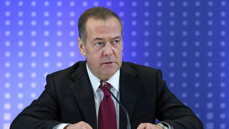 Ông Medvedev phát cảnh báo rắn về việc phương Tây triển khai quân tại Ukraine