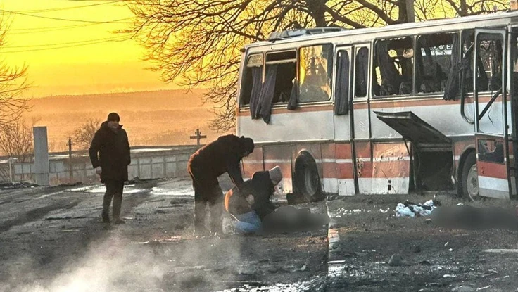 Chiến sự Nga-Ukraine 2-2: Xe chở công nhân trúng đòn UAV, thương vong lớn; Giao tranh ác liệt khắp nơi