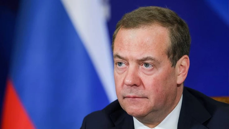 Ông Medvedev trả lời phỏng vấn báo Nga và phương Tây về chiến dịch quân sự ở Ukraine