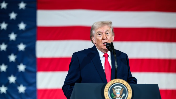 Ông Trump nâng mức thuế quan áp toàn cầu từ 10% lên 15%