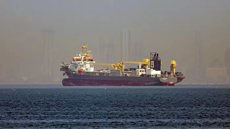 Eo biển Hormuz đang thế nào sau khi Iran tuyên bố phong tỏa, giá dầu diễn biến sao?