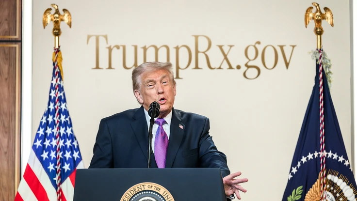 Ông Trump cảnh báo đánh mạnh 'gấp 20 lần' nếu Iran chặn dầu qua eo biển Hormuz