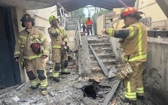 Chiến sự Trung Đông ngày 34: Đêm khói lửa ở Iran-Israel; Tổng thống Iran gửi thư ngỏ tới người dân Mỹ; Ông Trump nói Iran đề nghị ngừng bắn, Tehran bác bỏ