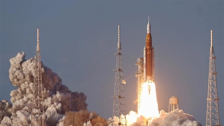 Sứ mệnh Artemis II cất cánh, đưa con người bay quanh Mặt trăng sau hơn 50 năm. Ảnh: NASA