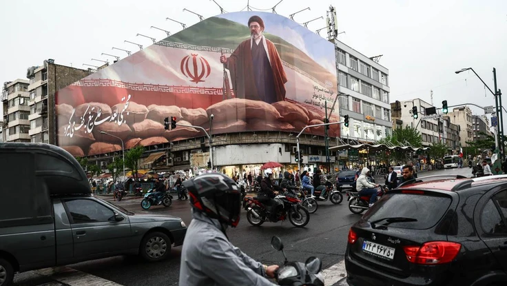 Chùm ảnh: Nhịp sống đời thường trở lại thủ đô Iran khi tiếng súng tạm ngưng