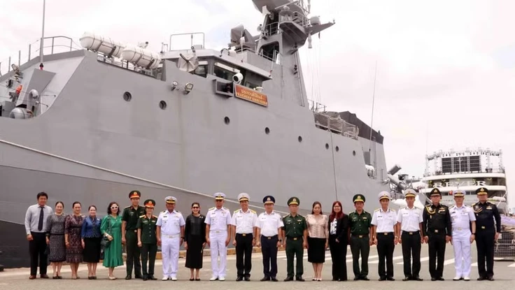 Tàu Hải quân Hoàng gia Thái Lan thăm hữu nghị TP.HCM