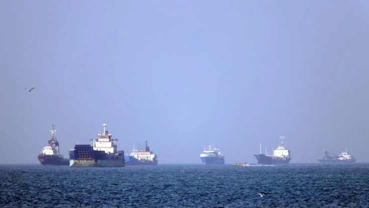 Iran tuyên bố tấn công đáp trả vào căn cứ không quân Mỹ; Còi báo rộng vang rền khắp Kuwait
