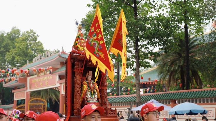 TP.HCM: Hàng ngàn người dự Lễ rước cộ Bà Thiên Hậu 