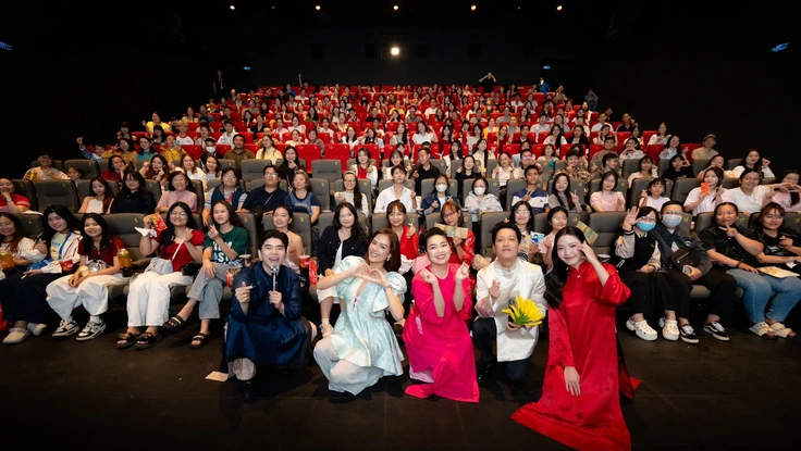 Phim Tết 'Nhà ba tôi một phòng' của Trường Giang vượt 100 tỉ đồng