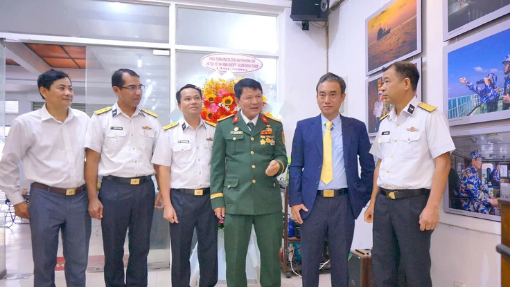 Tuổi trẻ mang ống kính ra biển đảo kể chuyện 'Sức trẻ biển đảo Tổ quốc'