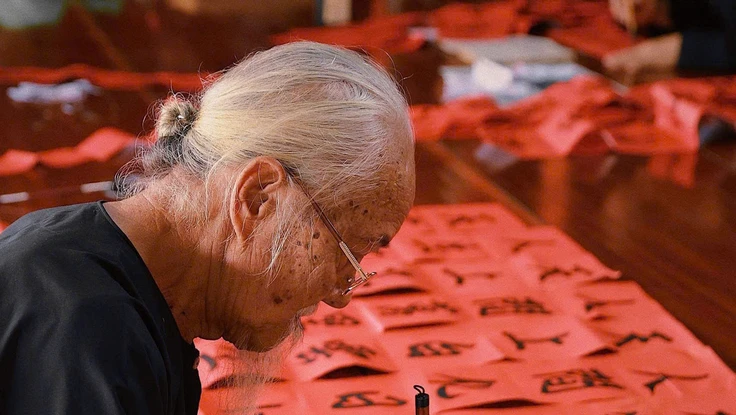 Hàng chục nghìn người đổ về Nhà Lớn Long Sơn dự lễ Vía Ông