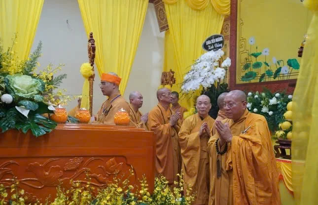 Trung ương Giáo hội Phật giáo Việt Nam cùng các phái đoàn viếng tang Trưởng lão Hòa thượng Thích Thanh Dục