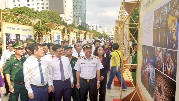 TP.HCM: Khai mạc triển lãm ảnh 'Việt Nam - Một dải non sông'