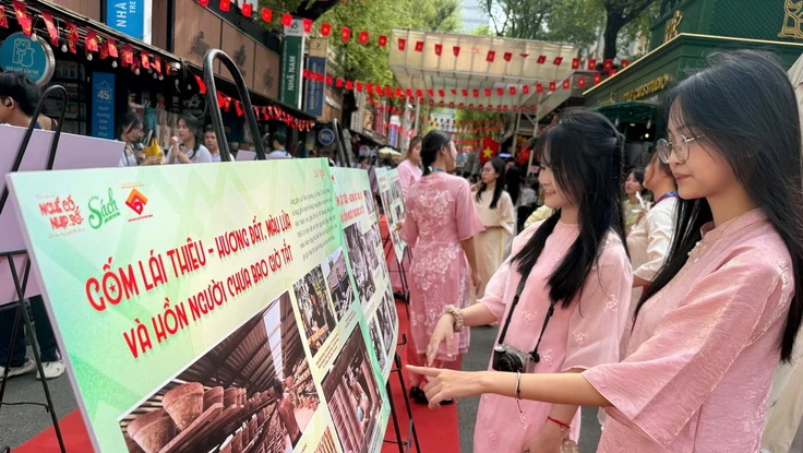 TP.HCM: Triển lãm của sinh viên kể câu chuyện làng nghề truyền thống