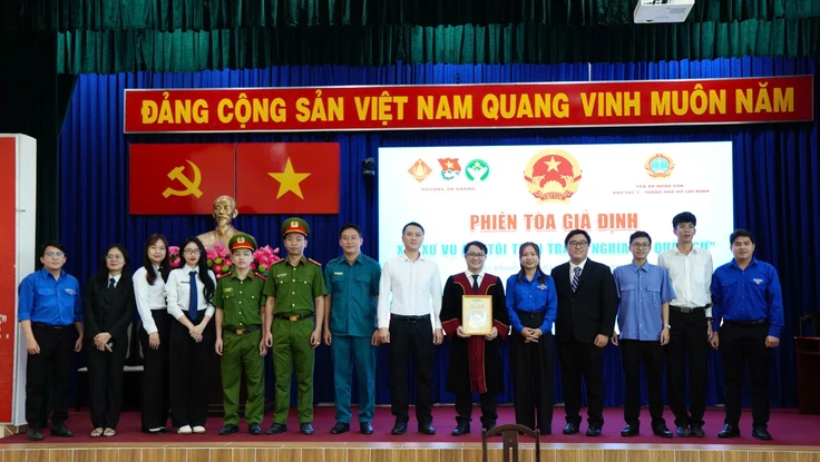 Phiên tòa giả định: Nam thanh niên lãnh án vì trốn nghĩa vụ quân sự với lý do đã có vợ con
