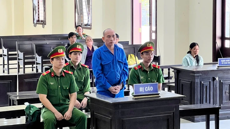 Bị cắt đứt quan hệ, người đàn ông khóa cổng truy sát tình cũ