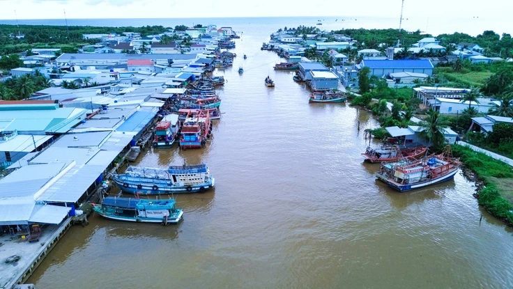 Nguồn nước dồi dào, miền Tây vẫn đối mặt xâm nhập mặn tăng dần do ảnh hưởng của thủy triều