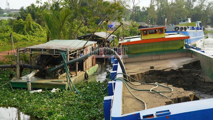 Tây Ninh: Phát hiện 9 phương tiện bơm hơn 2.000 m³ cát không rõ nguồn gốc