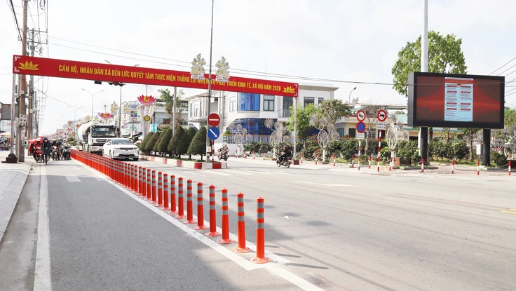 Khắc phục “điểm đen” ngã năm Bến Lức, siết phân luồng giờ cao điểm