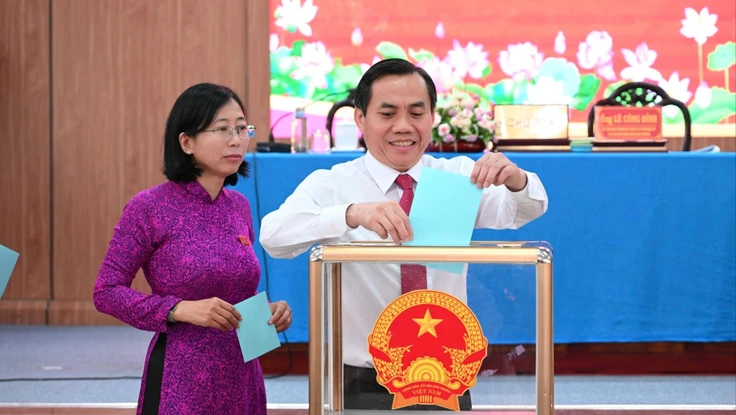 Ông Lê Công Đỉnh giữ chức Chủ tịch HĐND phường Long An nhiệm kỳ mới