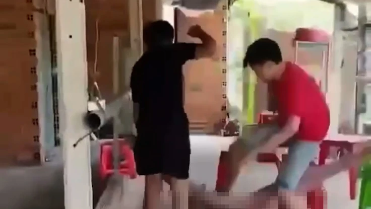 Bé trai 12 tuổi bị đánh vì nợ 100.000 đồng, không tử vong như tin đồn