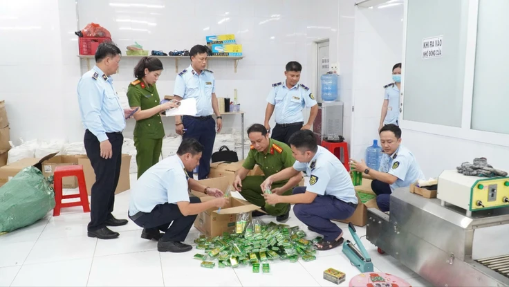 Tây Ninh phá ổ nhóm làm giả dầu gió Eagle Brand, tạm giữ 14 người