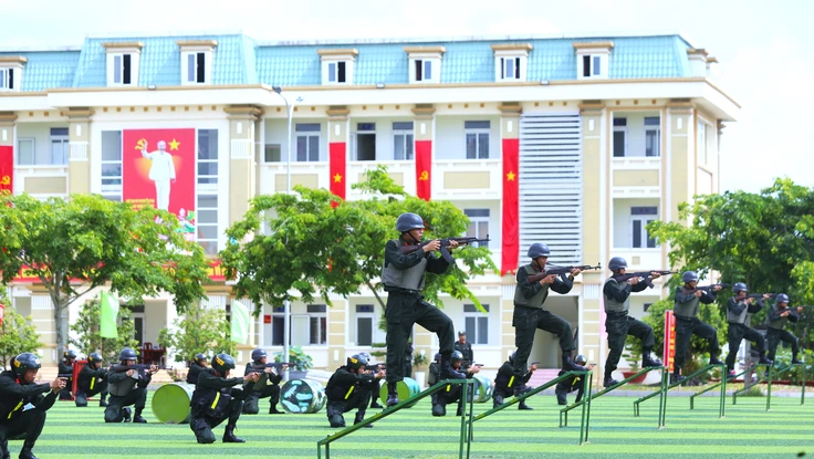 813 chiến sĩ Trung đoàn CSCĐ Đông Nam TP.HCM hoàn thành huấn luyện