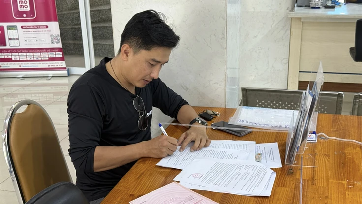 Bạn đọc đồng tình bỏ giấy xác nhận độc thân khi mua bán xe, nhà đất