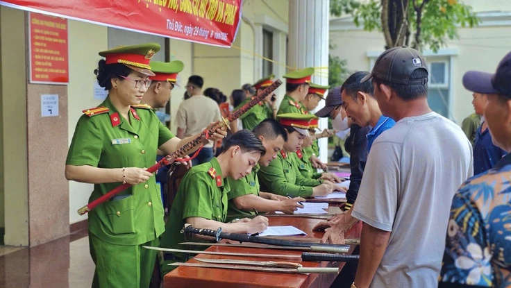 Những trường hợp bị thu hồi vũ khí, công cụ hỗ trợ