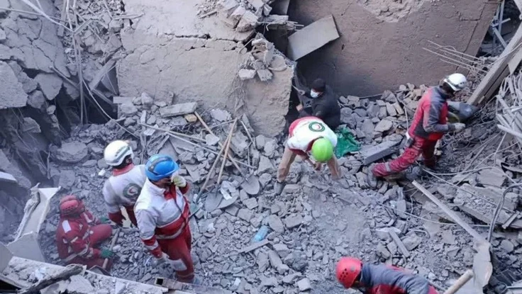 Iran bị oanh tạc suốt đêm, nghi kho đạn ở Isfahan bị trúng bom xuyên hầm