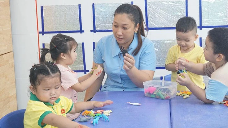 Nghịch lý: Công nhân chưa mặn mà gửi con ở trường công 