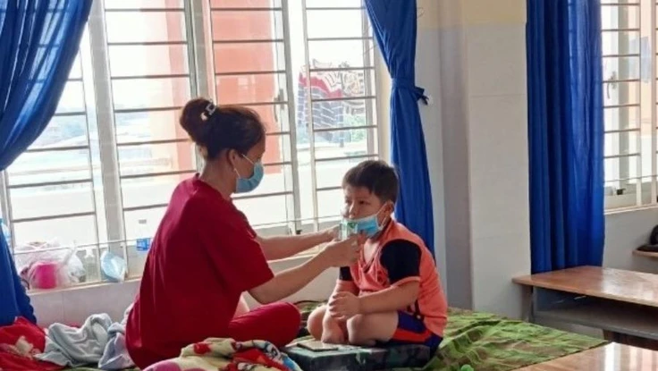 Nhật ký cách ly: Tiếng khóc xé lòng lúc nửa đêm “Em chấp nhận bị nhiễm…”