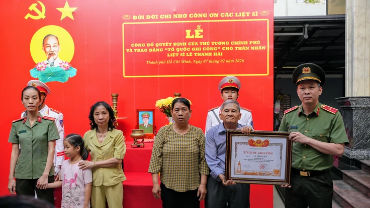 Công an TP.HCM trao Bằng 'Tổ quốc ghi công' cho Phó Trưởng Công an xã hi sinh