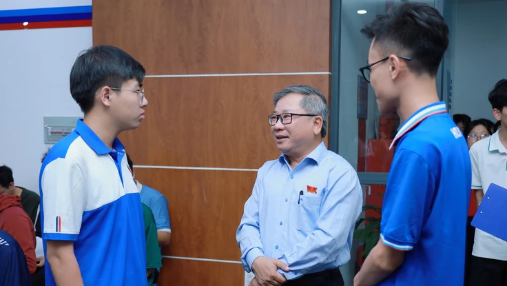 Sinh viên ĐHQG TP.HCM kiến nghị ứng cử viên HĐND về an ninh ký túc xá