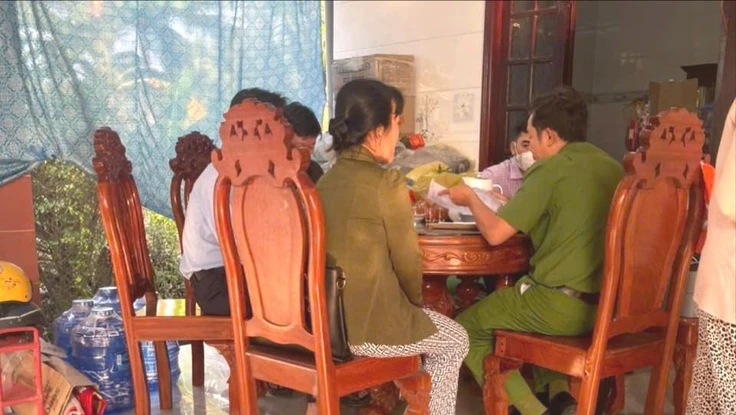 Đồng Tháp: Điều tra nguyên nhân 2 người chết, 3 người nhập viện sau khi uống rượu ngâm