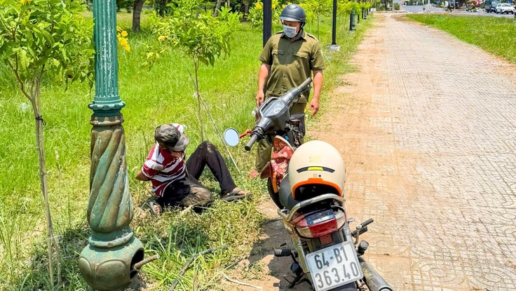 Cần Thơ: Bắt quả tang người đàn ông cắt trộm dây cáp điện giữa ban ngày